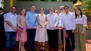 Popular, MICM y Primera Dama remozan parque infantil municipal La Vega 