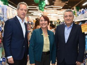 Un coctel para inaugurar Carrefour City Cervantes