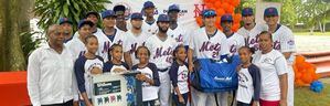 Fundación NY Mets respalda a jóvenes; entrega utensilios deportivos a academias