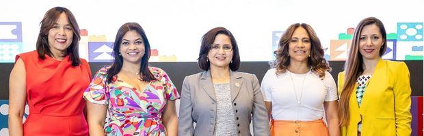 Wanda De Jesús, Heydi Capellán, Silvia Basilis, Nayara Aquino y Milena Milanova.