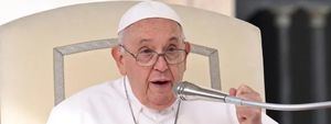 El papa Francisco dice que tiene una "inflamación pulmonar" y reza el Ángelus en su casa