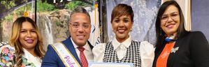 Jenn Henríquez recibe reconocimiento por el presidente concejal de Paterson