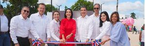 Desde la izquierda, los señores José Hernández Caamaño, Ito Bisonó, Carolina
Mejía, Raquel Arbaje, Christopher Paniagua, José Mármol, Mariel Bera y Yolanda de la Rosa.