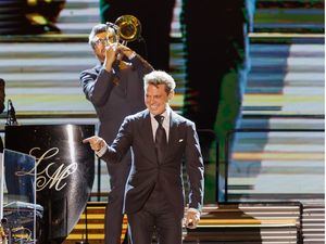 PAV Events iluminó el Estadio Olímpico con inolvidable concierto del “Sol de México”, Luis Miguel