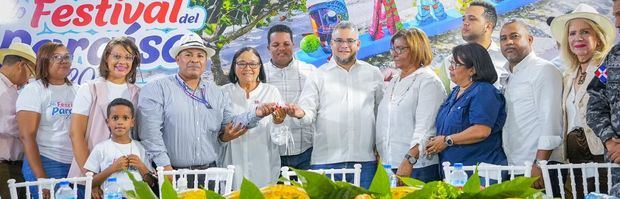 Ayuntamiento de Paraíso reconoce a Hecmilio Galván.