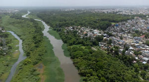 Fotografía aérea de manglares a orillas del río Ozama, el 19 de julio 2023, en Santo Domingo.