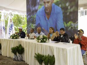 Medio Ambiente y UTEPDA entregan 91 certificados con derecho a corte en Bahoruco e Independencia