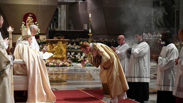En su homilía de la Vigilia Pascual del sábado 30 de marzo, el Papa meditó sobre el significado de las piedras de la muerte que oprimen nuestras almas.
