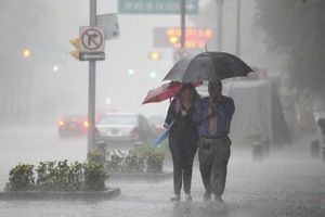 Seguirán los aguaceros con tormentas eléctricas y ráfagas de viento por vaguada