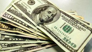 El dólar se cambia a 58.24 pesos dominicanos para la venta