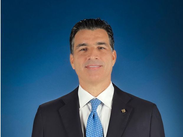 El señor Christopher Paniagua, presidente ejecutivo del Banco Popular Dominicano,
mostró su satisfacción por el hecho de que la entidad financiera siga ensanchando su campo de
acción para incentivar una economía de menores emisiones y más sostenible.