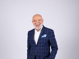 Jochy Santos honrado de unirse por primera vez a 