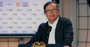 Petro ahonda su enfrentamiento con la prensa colombiana y la acusa de mentir