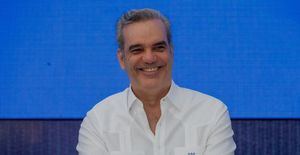 Abinader lanza encuesta para fomentar la participación ciudadana en su canal de WhatsApp
