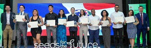 Participantes de RD en Semillas para el Futuro 2023.