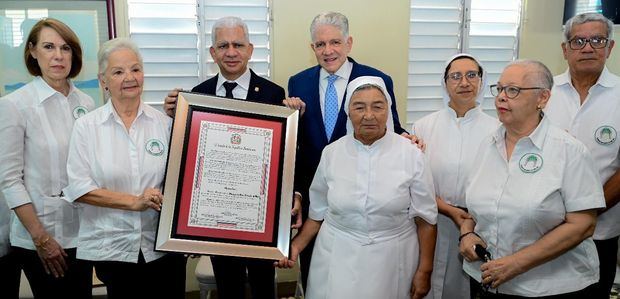 Senado reconoce Hospicio San Vicente de Paúl de Santiago por sus 101 años de vocación y entrega al cuidado adultos mayores.