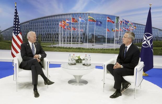 El presidente de Estados Unidos, Joe Biden, en un encuentro r el secretario general de la alianza, Jens Stoltenberg, antes del inicio de cumbre en Bruselas.