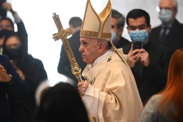 El papa pide no dejarse domesticar por la homogeneización y el consumo
