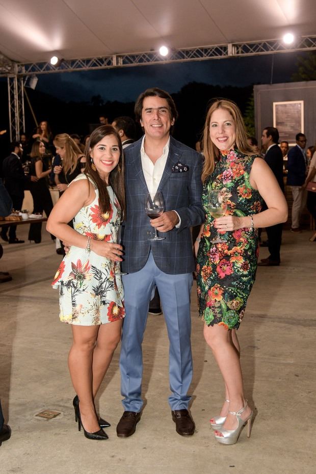 Kathy Nikodemo, Pedro Fondeur y Rosabel Perez. 