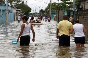 Lluvias obligan a desplazar a 140 personas e incomunican a tres localidades