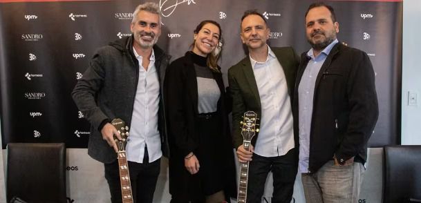 De izquierda a derecha, Juan Crespo, CEO de 3C Films; Silvina Dell'Occhio, gerente de Contenidos de Ficción de Torneos; José Luis Pagán, director musical de UPM Hits; y Luciano Foppoli, director de 3C Films, durante una rueda de prensa. 