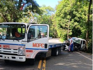 Seis heridos tras choque de camión con camioneta en Piedra Blanca, Monseñor Nouel