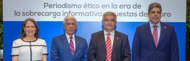 Yara Hernández, Rafael Genao, Juan Tomás Frutos y José Luis Ventura.