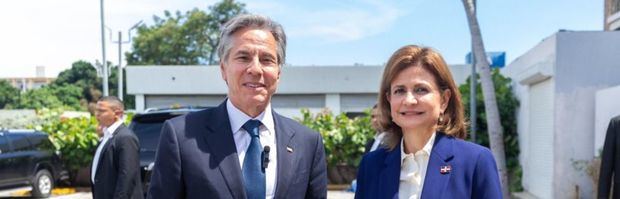 Antony J. Blinken y Raquel Peña.