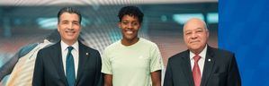 Popular celebra los éxitos deportivos de Marileidy Paulino con empleados y clientes