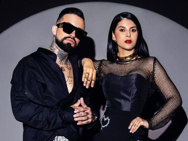 Dra. Tania Medina, conocida como 'La doctora que canta', y JC Rosary.