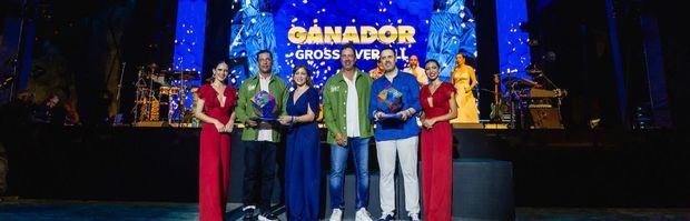 Cesar Rodríguez y Marcel Olivares Campeones del Torneo BM Cargo junto a Ramsés Atallah y Virginia Martínez de Atallah.