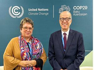 Gerry Eijkemans, directora del Departamento de Determinantes Sociales y Ambientales para la Equidad en Salud y Max Puig, Vicepresidente ejecutivo del CNCCMDL.

