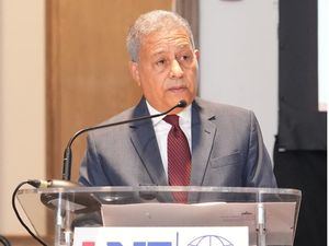 Unión Nacional Empresarios externa preocupación sobre escasez de dólares en el mercado