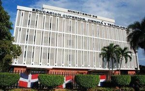 El Mescyt lanza convocatoria para 8,000 becas en universidades dominicanas