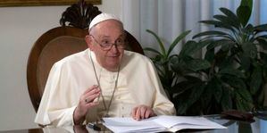 El papa sigue con su tratamiento, de buen humor y el Vaticano organiza un rezo del rosario