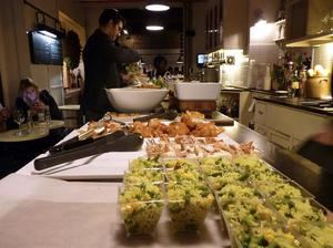 La "apericena" renueva el aperitivo italiano y ofrece cenar barato en Roma 