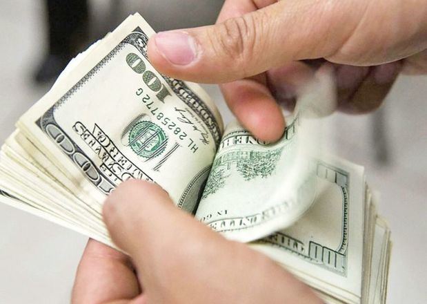 Abinader atribuye a factores internacionales la subida del dólar.