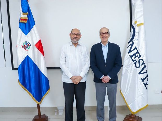 Leonardo Reyes Madera, director de la ONESVIE, Max Puig, vicepresidente ejecutivo del CNCCMDL..