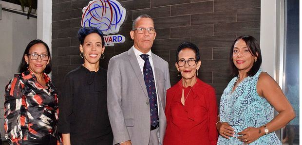 Familia. Ana Justina Castillo, Marcia Castillo, Hilario Castillo, Marcia Moya y Clara Castillo.