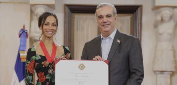 Zoe Saldaña y Luis Abinader.
