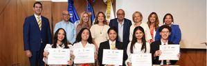 Fundación Farach celebra cuarta edición intercolegial de los Premios a la Oratoria Alejandro Farach Cruz