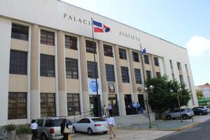 Tribunal envía a juicio a dos hombres acusados de estafar a 113 personas