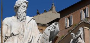 Se instala chimenea en la Capilla Sixtina para el cónclave del 7 de mayo