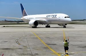 United Airlines empieza a transportar vacunas de Pfizer contra la Covid-19