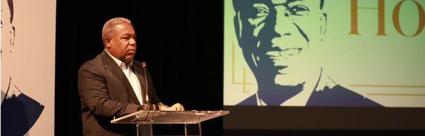 Siete figuras reciben Medalla de Honor en homenaje al legado de José Francisco Peña Gómez.