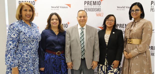 Ana Bélgica Güichardo, Alexandra Santelises, Alberto Caminero, Elicaury Batista Bidó y Mayrenis Corniel miembros del Comité Evaluador Premio Periodismo por la Niñez 2025