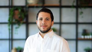 Simón Cepeda: El joven empresario que revoluciona el mercado de artículos promocionales en RD