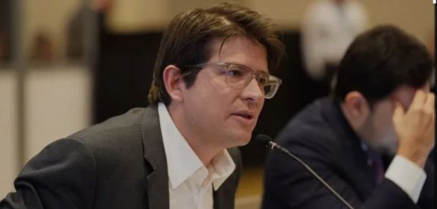 El senador Uribe Turbay está en una condición 'extremadamente crítica' tras nueva cirugía
