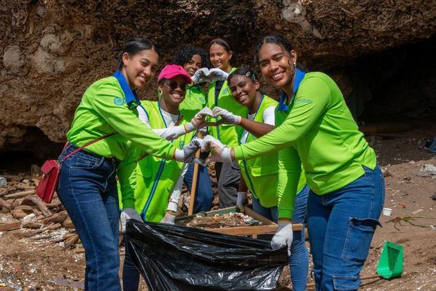 Jóvenes voluntarios.