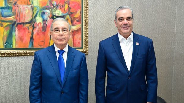 Presidente Abinader se reúne con el expresidente Danilo Medina.
